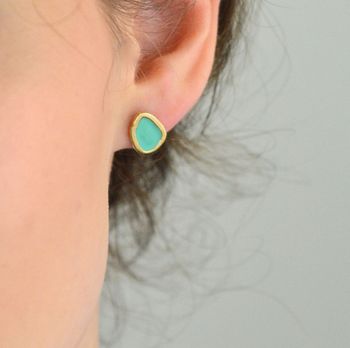 Kolczyki damskie srebrne pozłacane 925 OR RM 24826 – geometryczne kolczyki zdobione turkusową emalią, rozmiar 1,2 x 0,8 cm, zapięcie na sztyft. Stylowe i modne (2).JPG